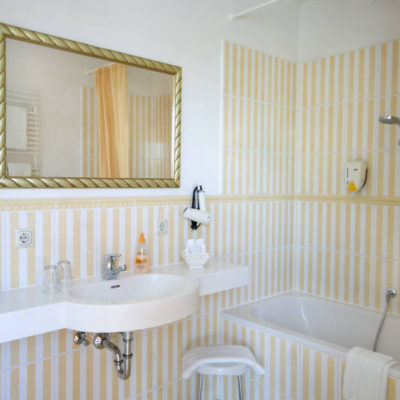 Hotel Burgblick Badewanne Doppelzimmer